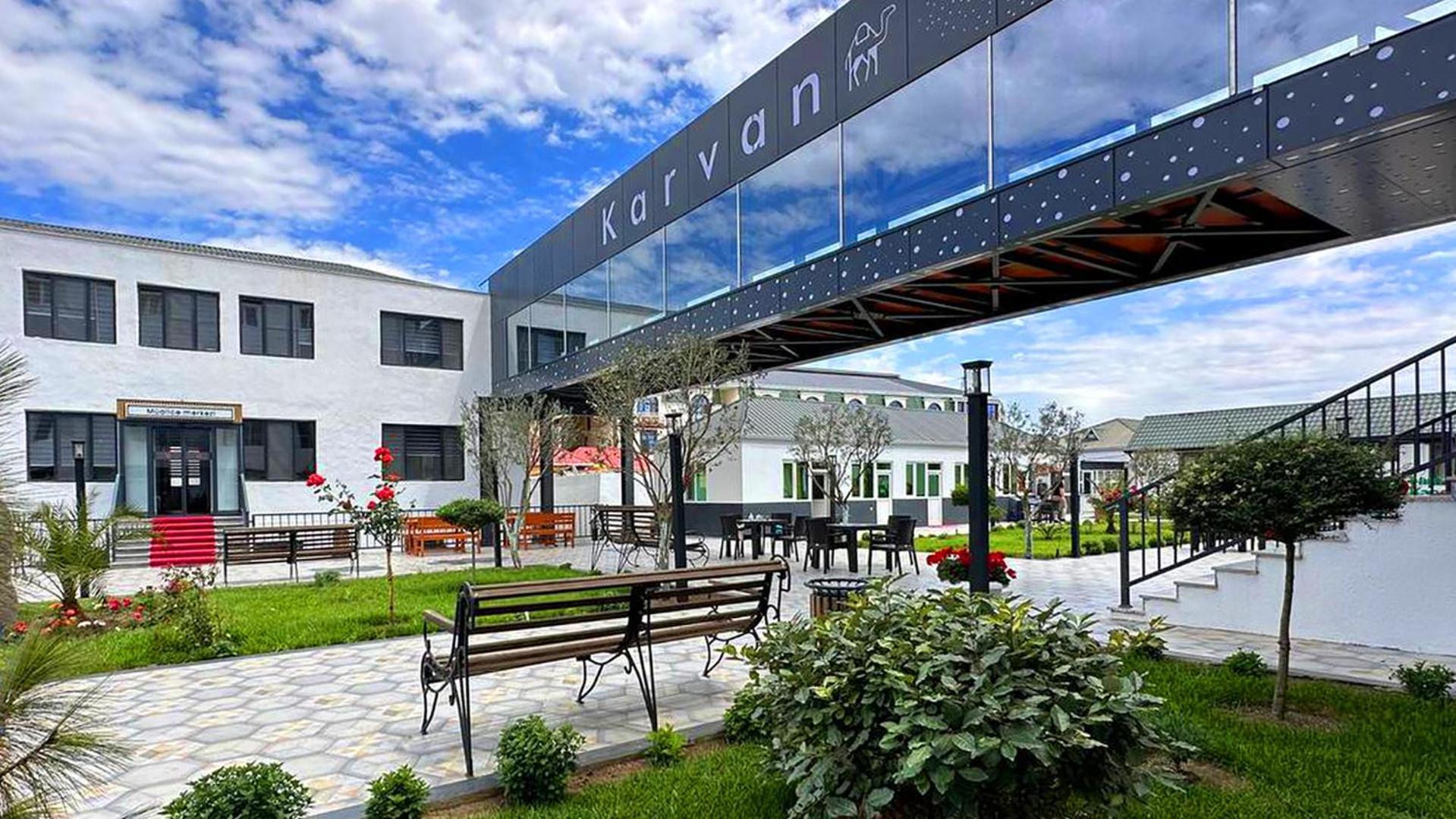 Karvan Hotel-Sanatorium Naftalan Exterior foto